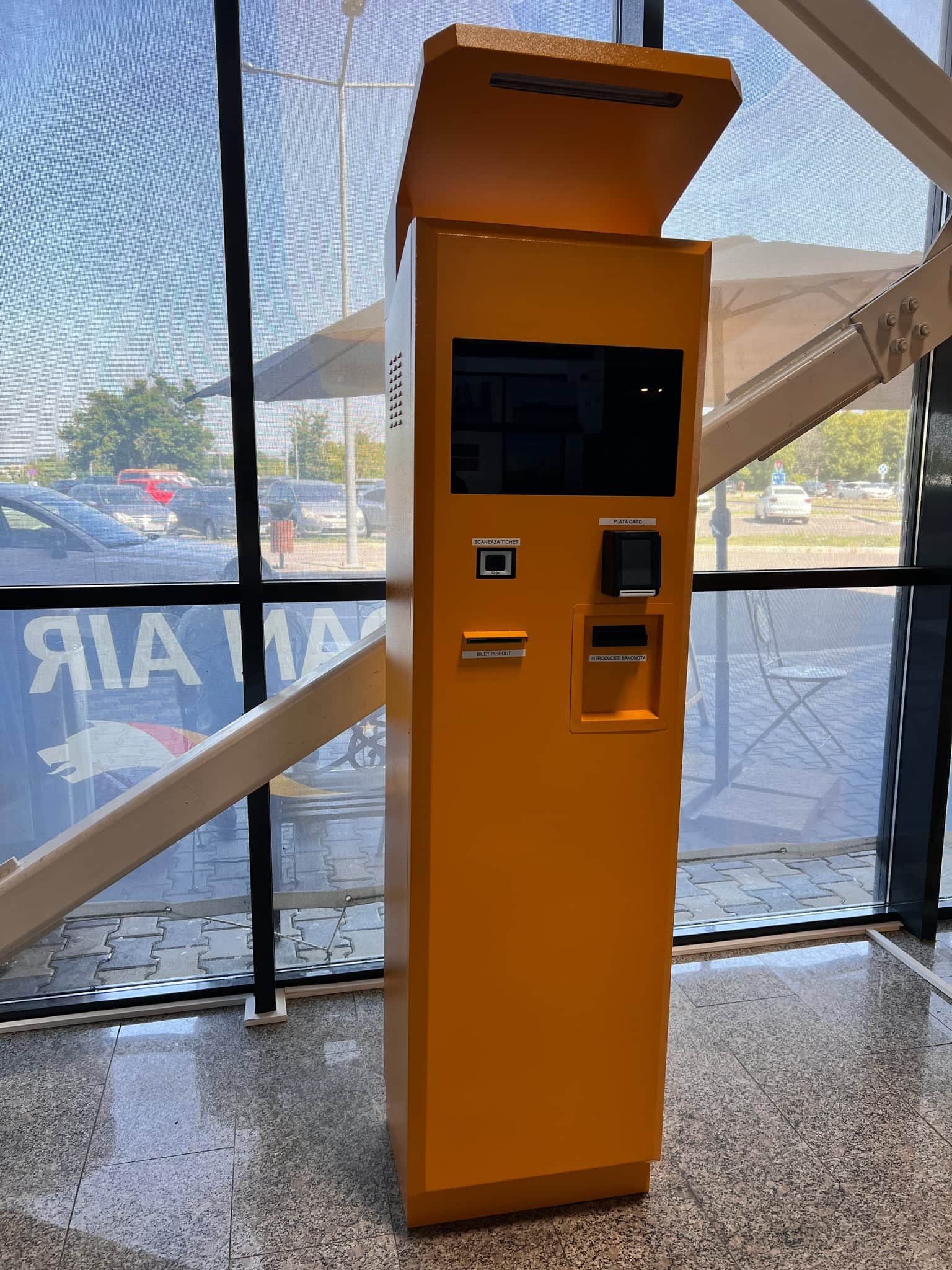 RAVCOM pay station and access station