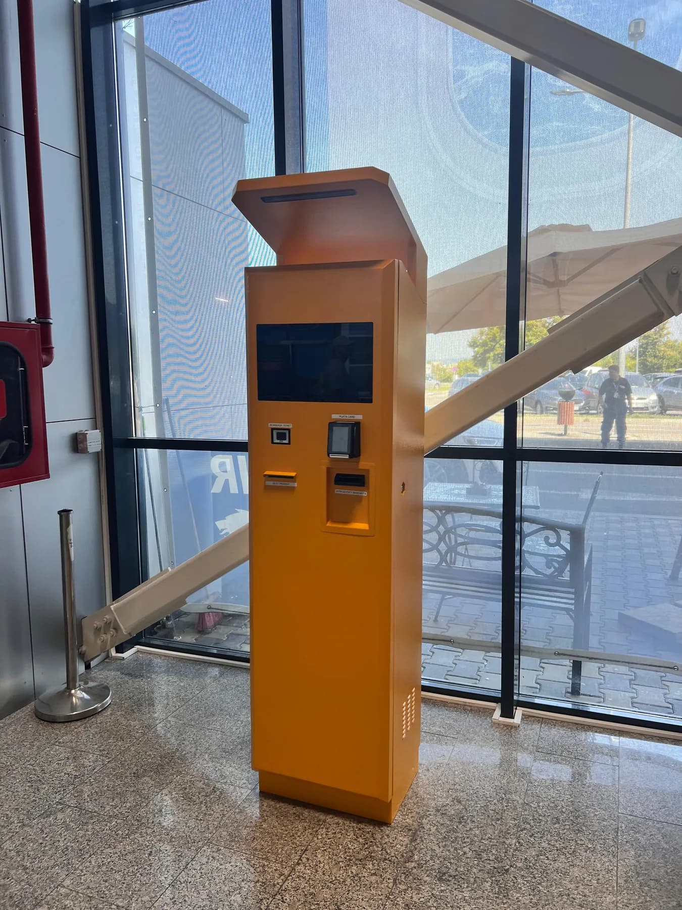 Aeroporturi, gări