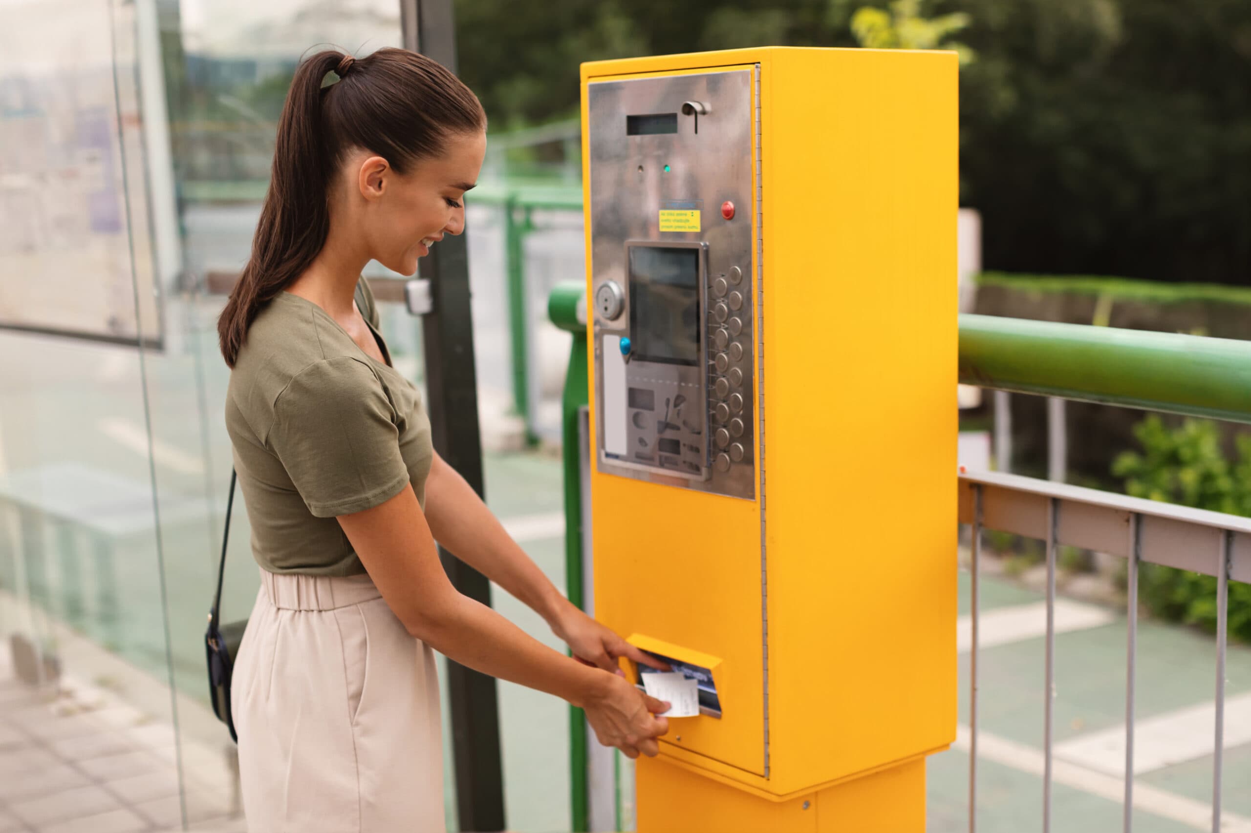 Automate pentru bilete de avion, bilete de autobuz și stații de comandă automată: confort și eficiență în călătorii