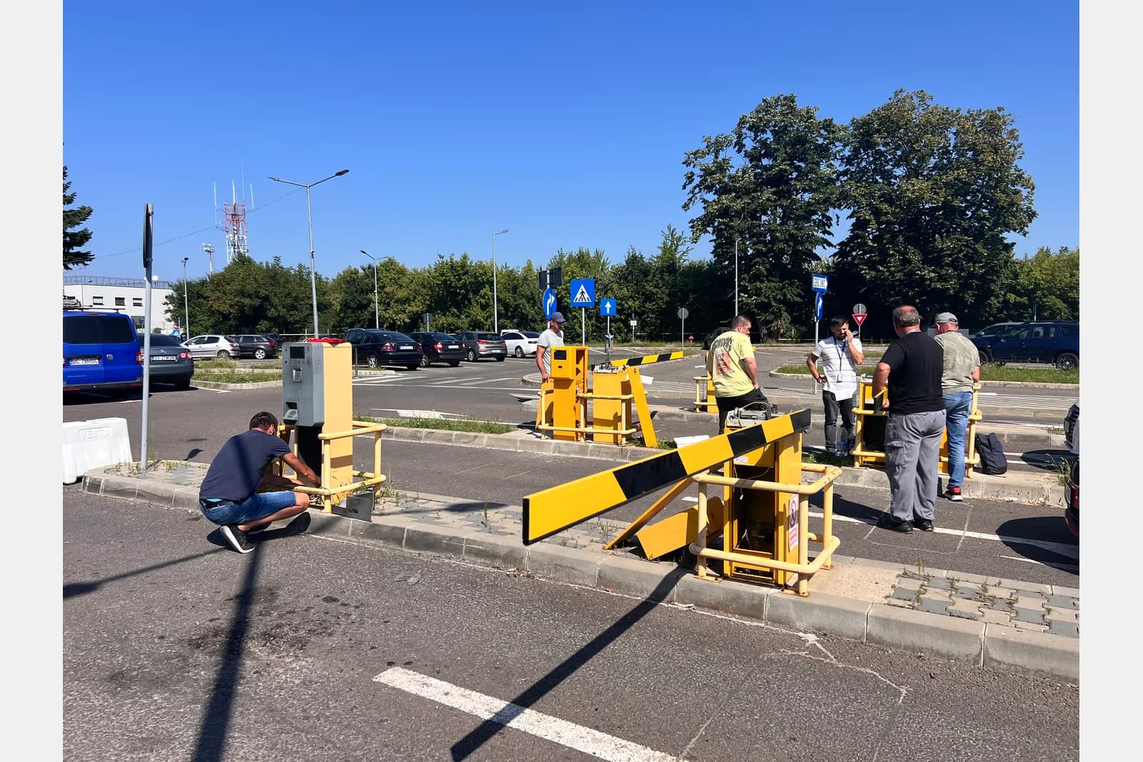 Control acces auto RAVCOM cu barieră automată și recunoaștere plăcuțe (LPR) Control acces auto RAVCOM cu barieră automată și recunoaștere plăcuțe (LPR)